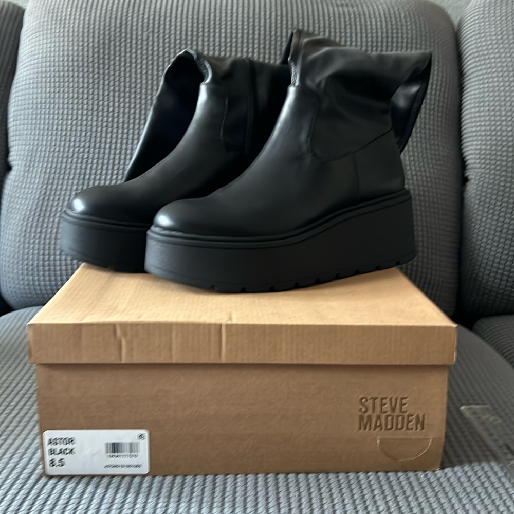 Steve Madden mid shaft platform boots size 8.5.